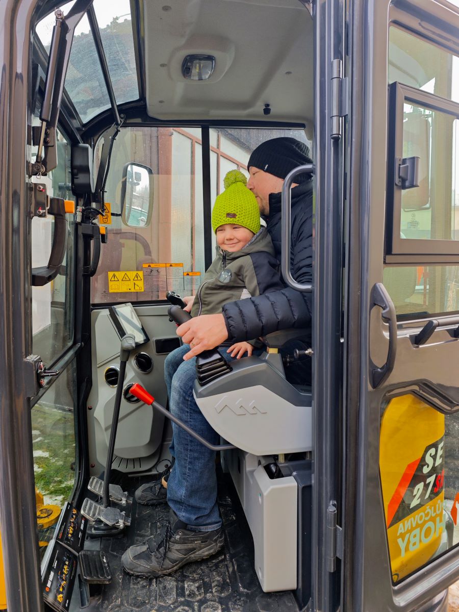 Na výstavě chovatelů v Bílovci 2026 se těšily zájmu i minibagry HobyNářadí.cz